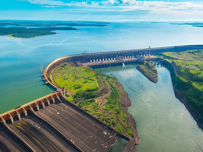 Itaipu + Paraguai — saída dos hotéis do centro