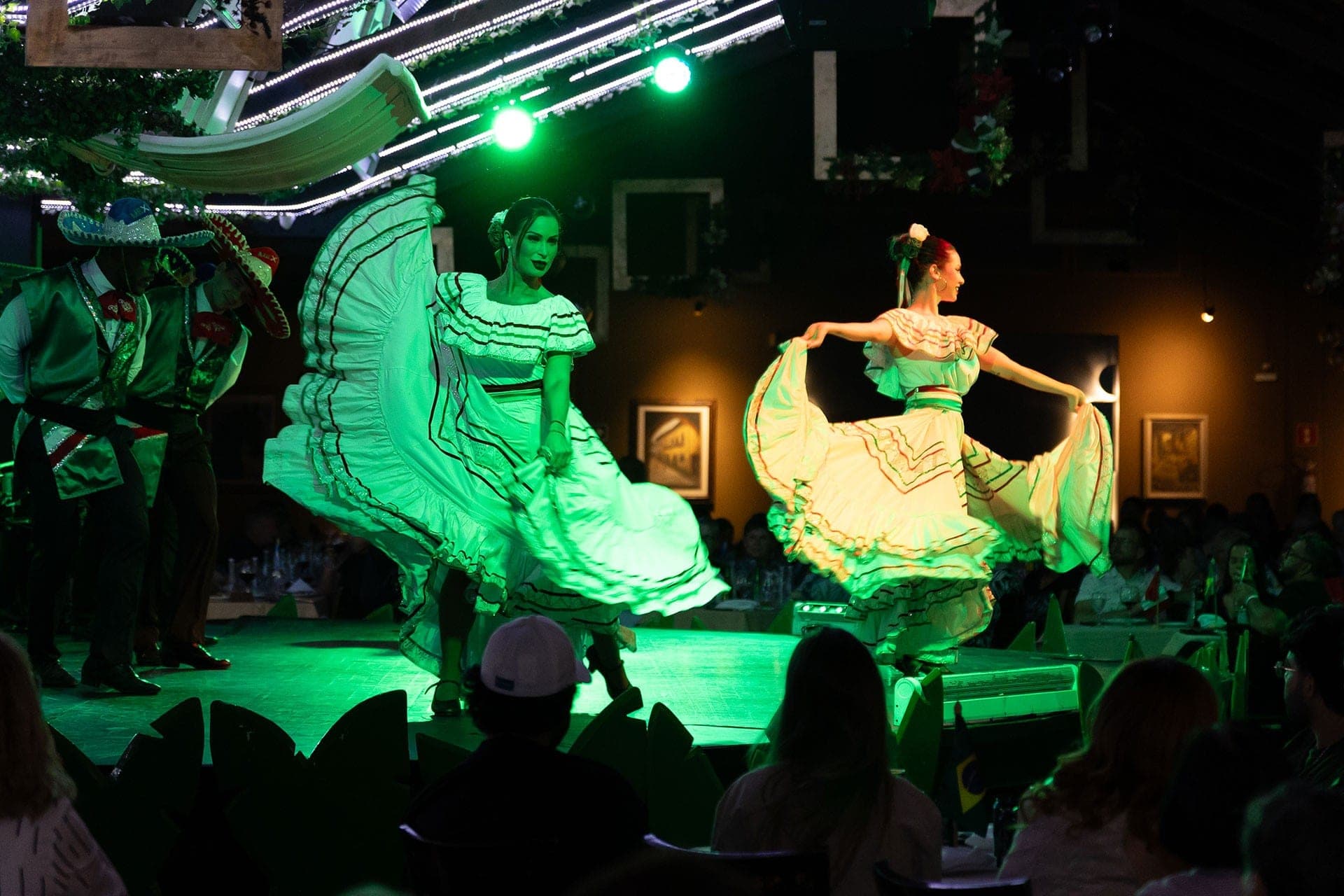 Churrascaria Rafain — jantar com show